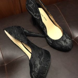 Size 7 Gianni Bini heels.